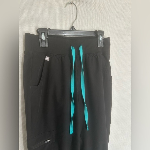 Figs two piece set - Picture 4 of 8